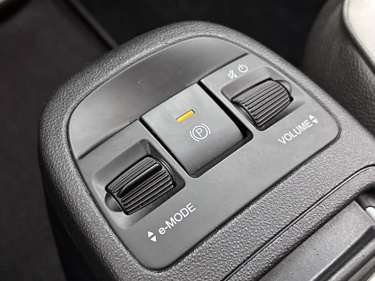 118pk La Prima 42 kWh Automaat | Glazendak | Navigatie | Climate Control | Adaptieve Cruise Control | Stoelverwarming | Achteruitrijcamera | Dodehoekdetectie | 17" Lichtmetalen Velgen | Appl