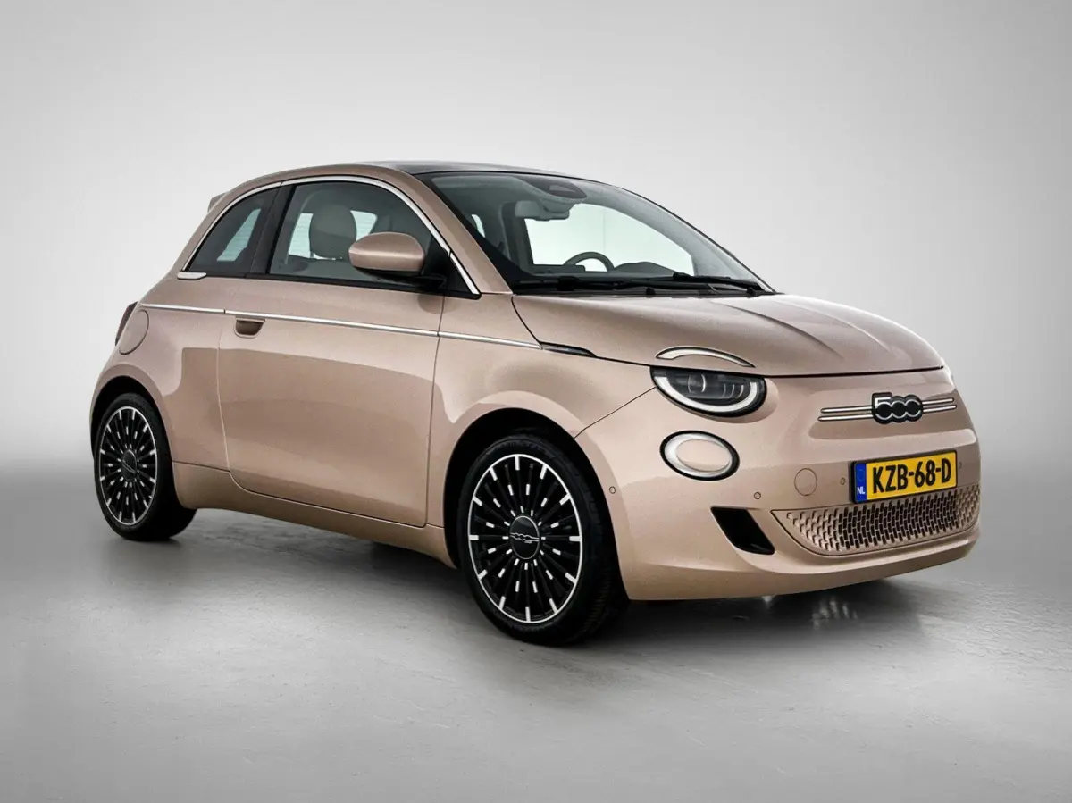118pk La Prima 42 kWh Automaat | Glazendak | Navigatie | Climate Control | Adaptieve Cruise Control | Stoelverwarming | Achteruitrijcamera | Dodehoekdetectie | 17" Lichtmetalen Velgen | Appl