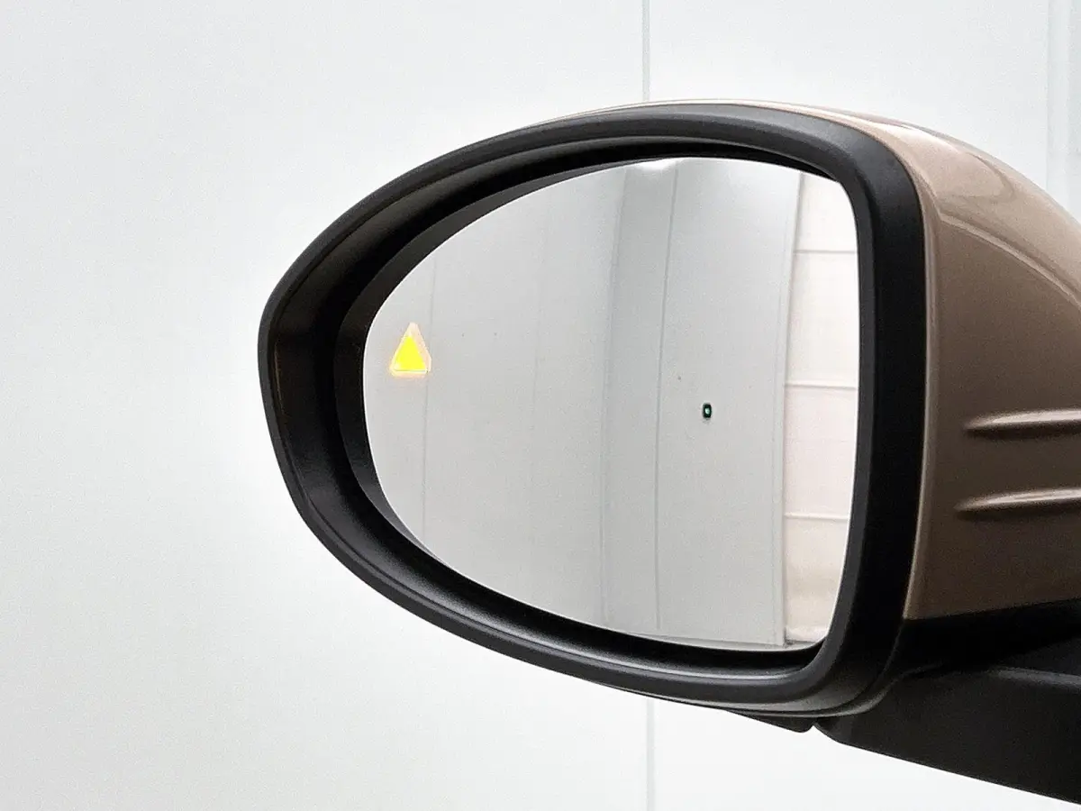 118pk La Prima 42 kWh Automaat | Glazendak | Navigatie | Climate Control | Adaptieve Cruise Control | Stoelverwarming | Achteruitrijcamera | Dodehoekdetectie | 17" Lichtmetalen Velgen | Appl