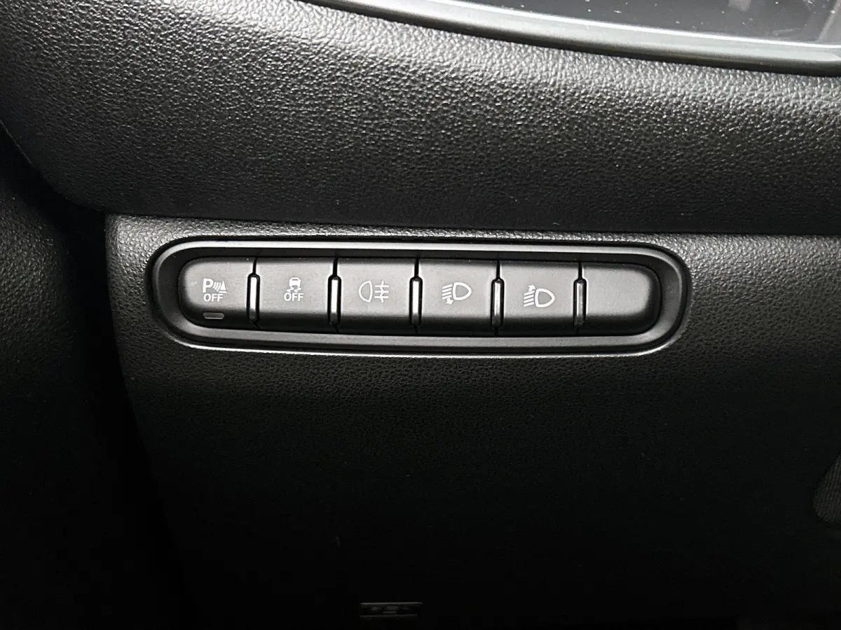 118pk La Prima 42 kWh Automaat | Glazendak | Navigatie | Climate Control | Adaptieve Cruise Control | Stoelverwarming | Achteruitrijcamera | Dodehoekdetectie | 17" Lichtmetalen Velgen | Appl