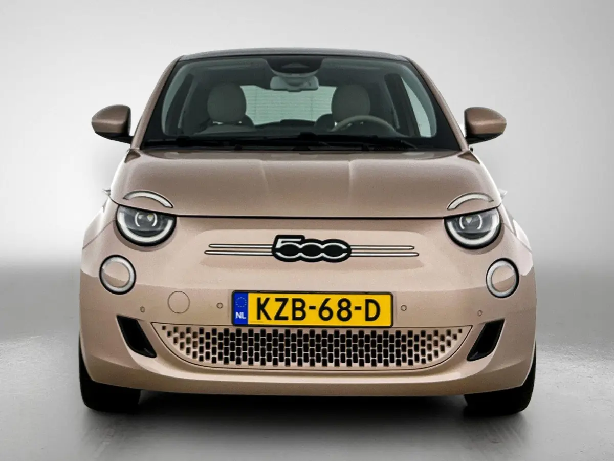 118pk La Prima 42 kWh Automaat | Glazendak | Navigatie | Climate Control | Adaptieve Cruise Control | Stoelverwarming | Achteruitrijcamera | Dodehoekdetectie | 17" Lichtmetalen Velgen | Appl