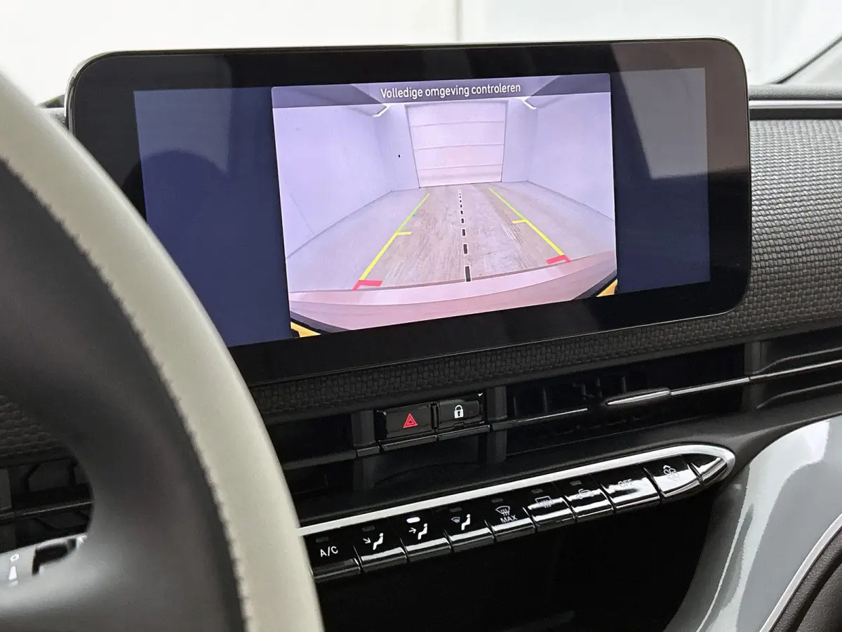 118pk La Prima 42 kWh Automaat | Glazendak | Navigatie | Climate Control | Adaptieve Cruise Control | Stoelverwarming | Achteruitrijcamera | Dodehoekdetectie | 17" Lichtmetalen Velgen | Appl