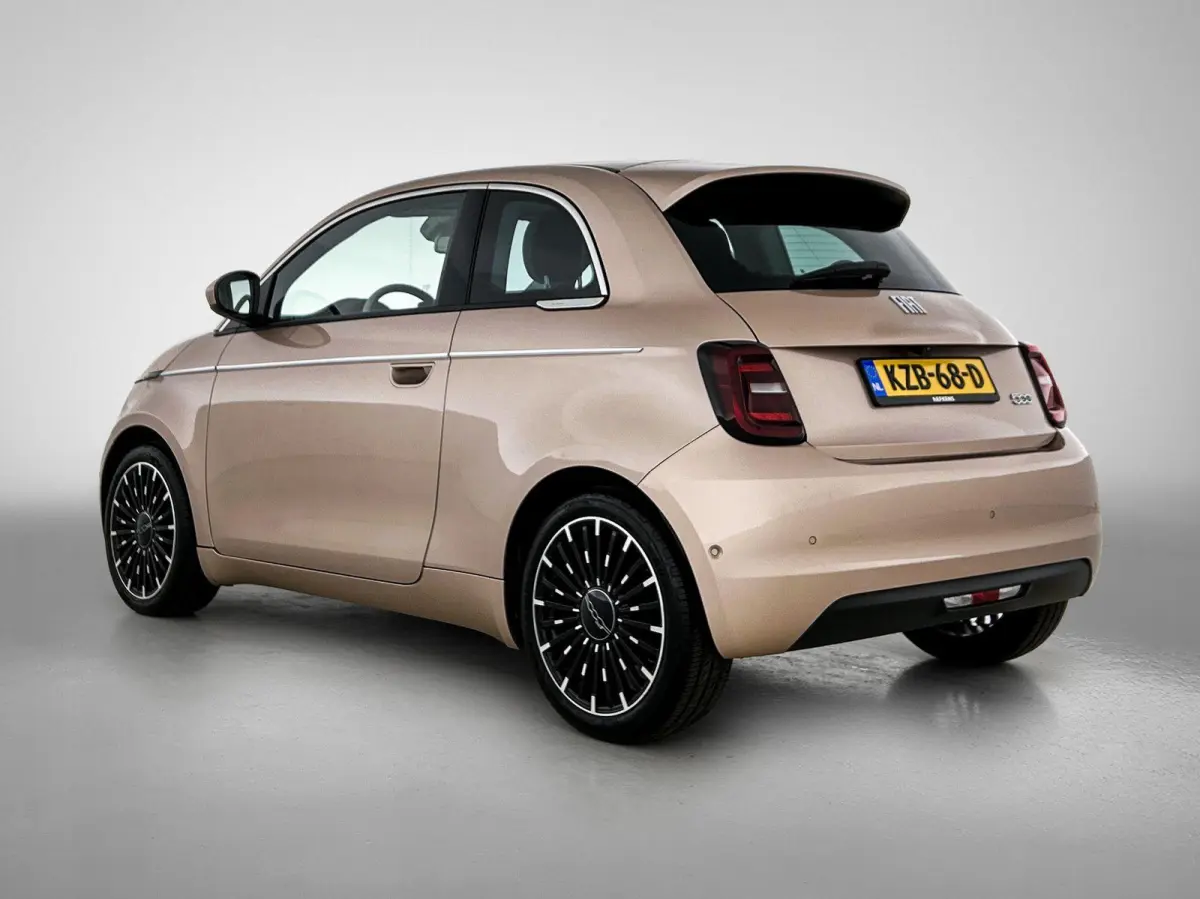 118pk La Prima 42 kWh Automaat | Glazendak | Navigatie | Climate Control | Adaptieve Cruise Control | Stoelverwarming | Achteruitrijcamera | Dodehoekdetectie | 17" Lichtmetalen Velgen | Appl
