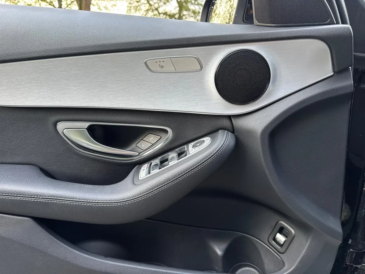 180 Lease Edition | WORDT VERWACHT | ELEKTRISCHE STOELEN | NAVIGATIE | BLUETOOTH | BLIND SPOT | STOELVERWARMING |