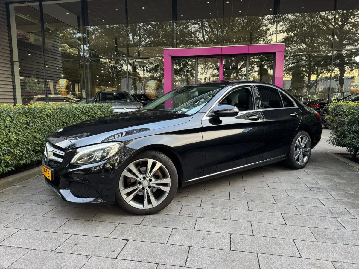 180 Lease Edition | WORDT VERWACHT | ELEKTRISCHE STOELEN | NAVIGATIE | BLUETOOTH | BLIND SPOT | STOELVERWARMING |
