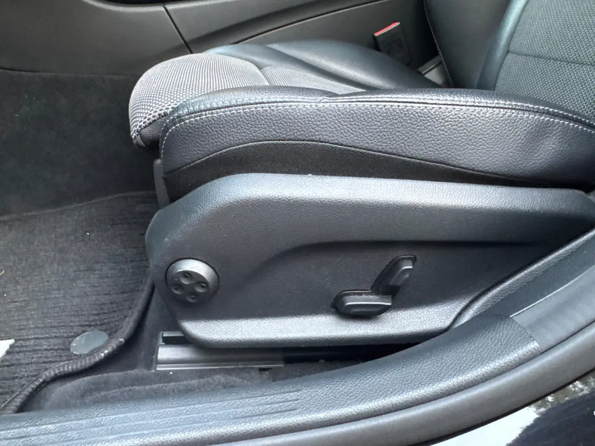 180 Lease Edition | WORDT VERWACHT | ELEKTRISCHE STOELEN | NAVIGATIE | BLUETOOTH | BLIND SPOT | STOELVERWARMING |