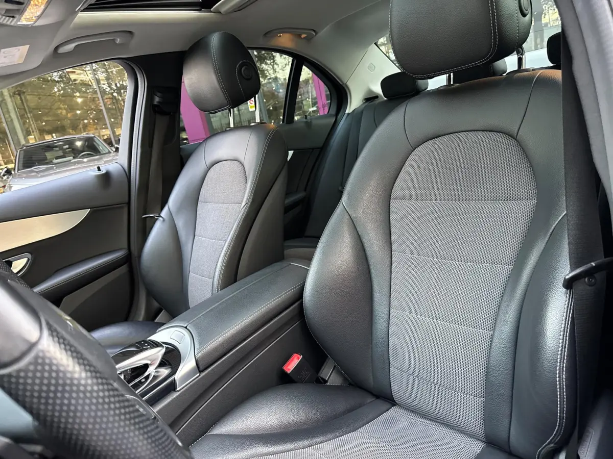 180 Lease Edition | WORDT VERWACHT | ELEKTRISCHE STOELEN | NAVIGATIE | BLUETOOTH | BLIND SPOT | STOELVERWARMING |