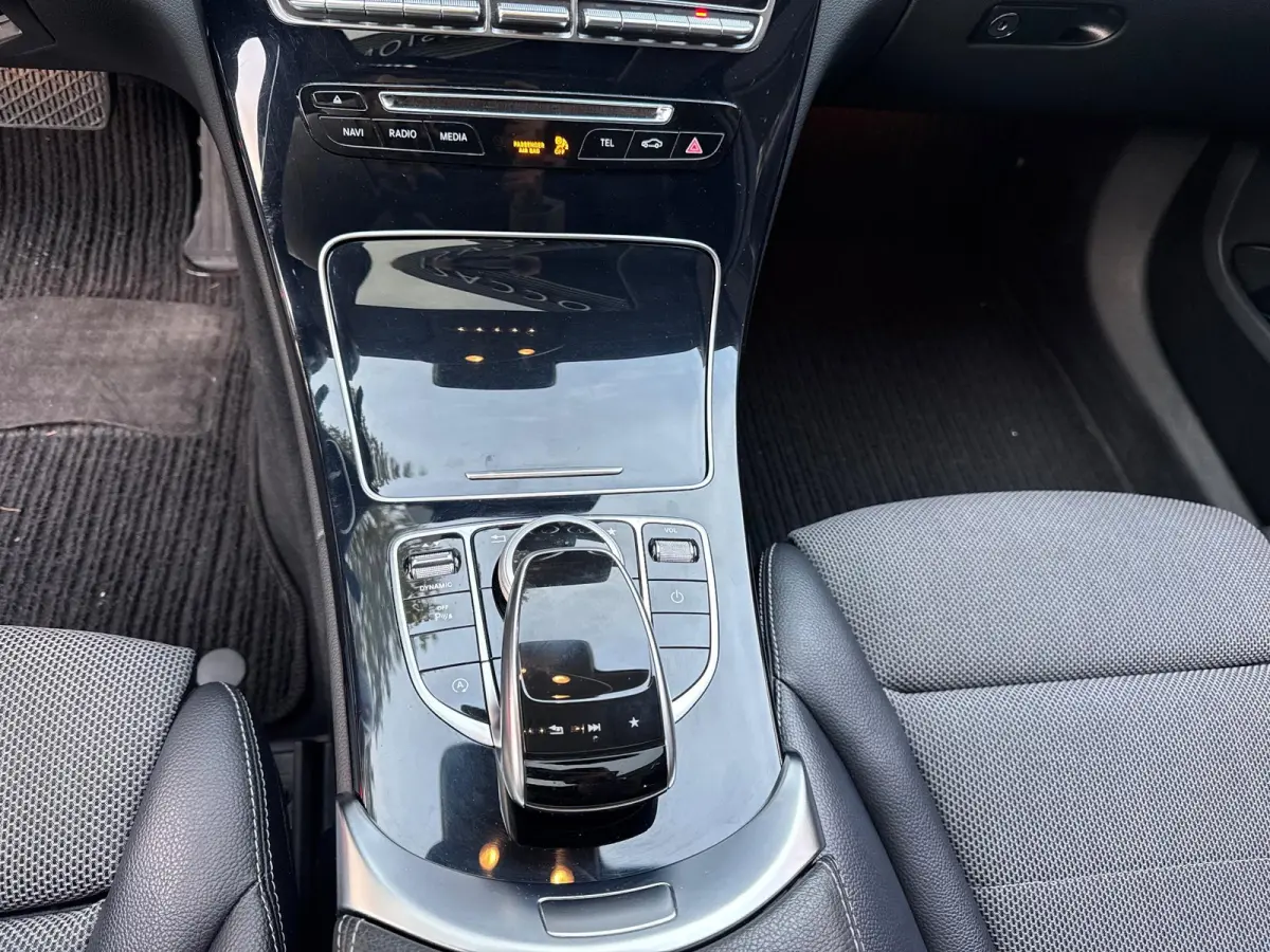 180 Lease Edition | WORDT VERWACHT | ELEKTRISCHE STOELEN | NAVIGATIE | BLUETOOTH | BLIND SPOT | STOELVERWARMING |