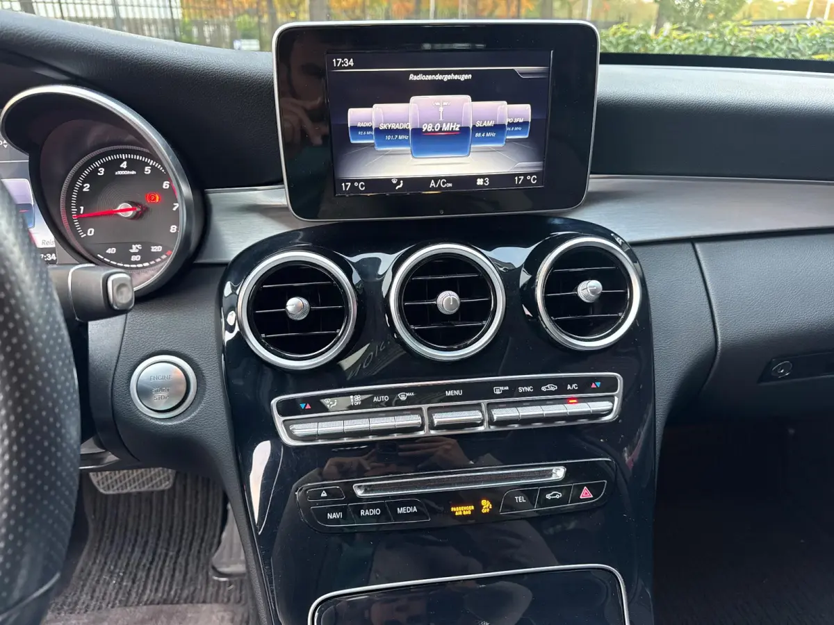 180 Lease Edition | WORDT VERWACHT | ELEKTRISCHE STOELEN | NAVIGATIE | BLUETOOTH | BLIND SPOT | STOELVERWARMING |