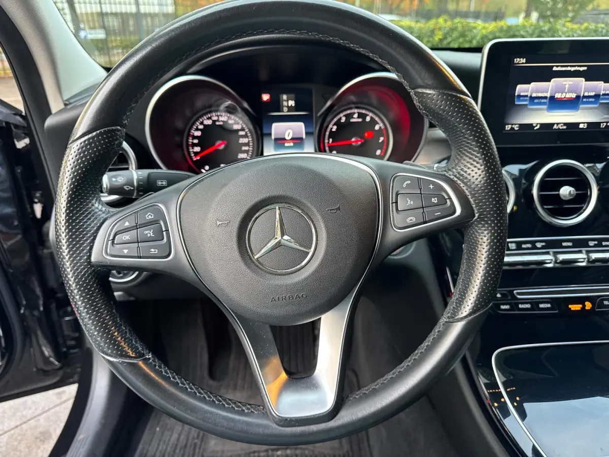 180 Lease Edition | WORDT VERWACHT | ELEKTRISCHE STOELEN | NAVIGATIE | BLUETOOTH | BLIND SPOT | STOELVERWARMING |