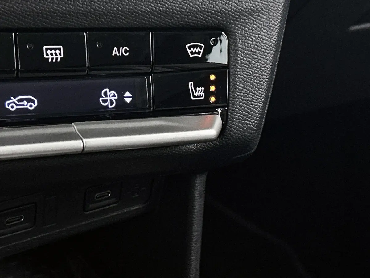 1.2 145pk Hybrid GS Automaat | Tot 8 Jaar Garantie | Stoel-/Stuurverwarming | Camera | Navigatie | Climate Control | Apple Carplay/Android Auto | Dodehoek detectie | Cruise Control | LMV 17'