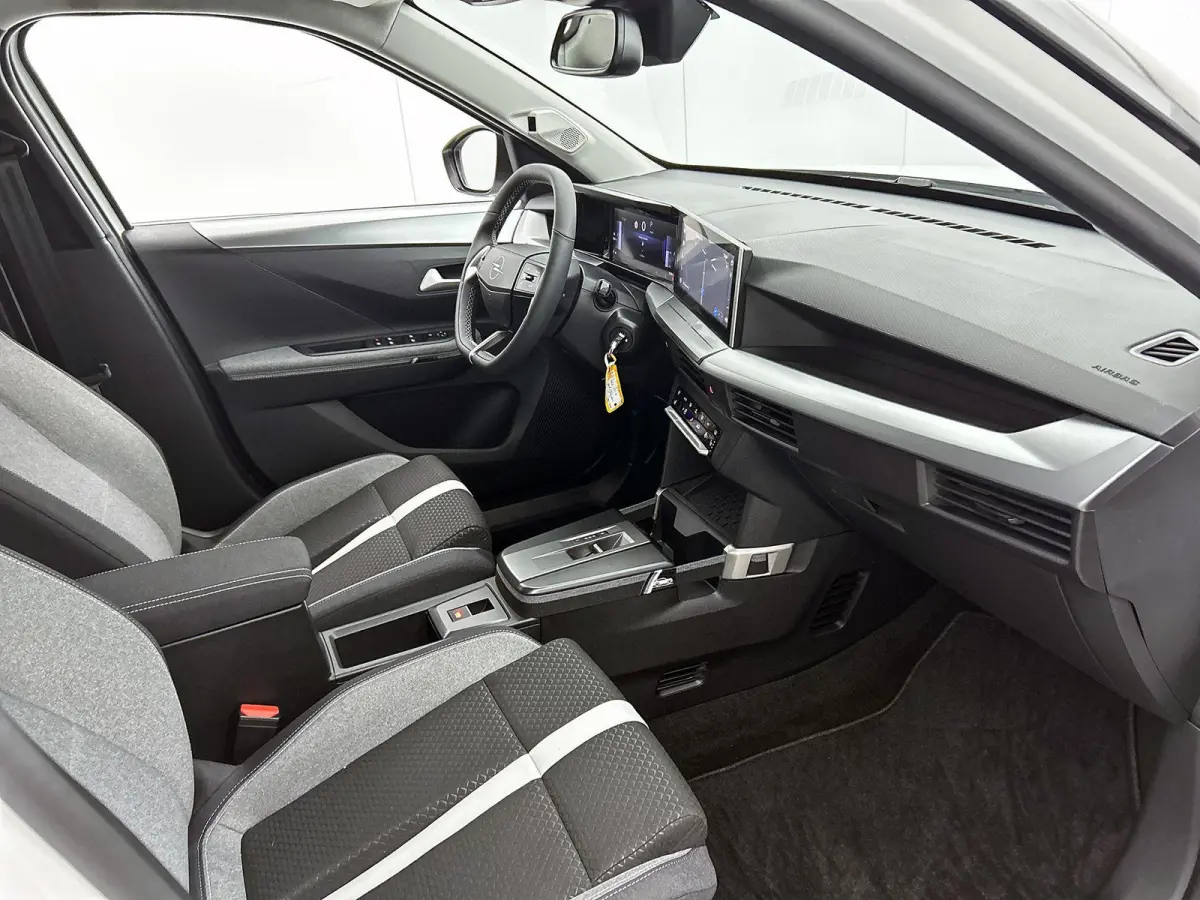 1.2 145pk Hybrid GS Automaat | Tot 8 Jaar Garantie | Stoel-/Stuurverwarming | Camera | Navigatie | Climate Control | Apple Carplay/Android Auto | Dodehoek detectie | Cruise Control | LMV 17'