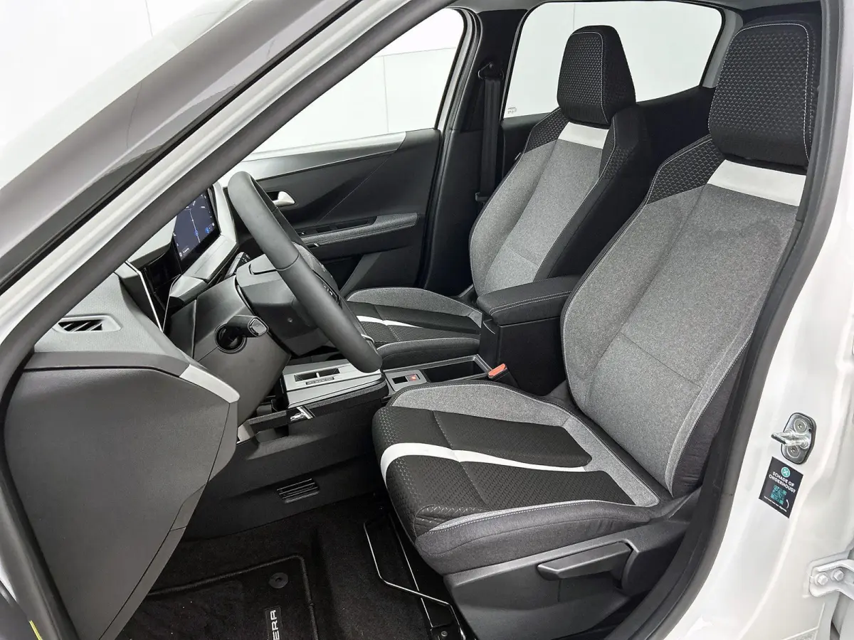 1.2 145pk Hybrid GS Automaat | Tot 8 Jaar Garantie | Stoel-/Stuurverwarming | Camera | Navigatie | Climate Control | Apple Carplay/Android Auto | Dodehoek detectie | Cruise Control | LMV 17'