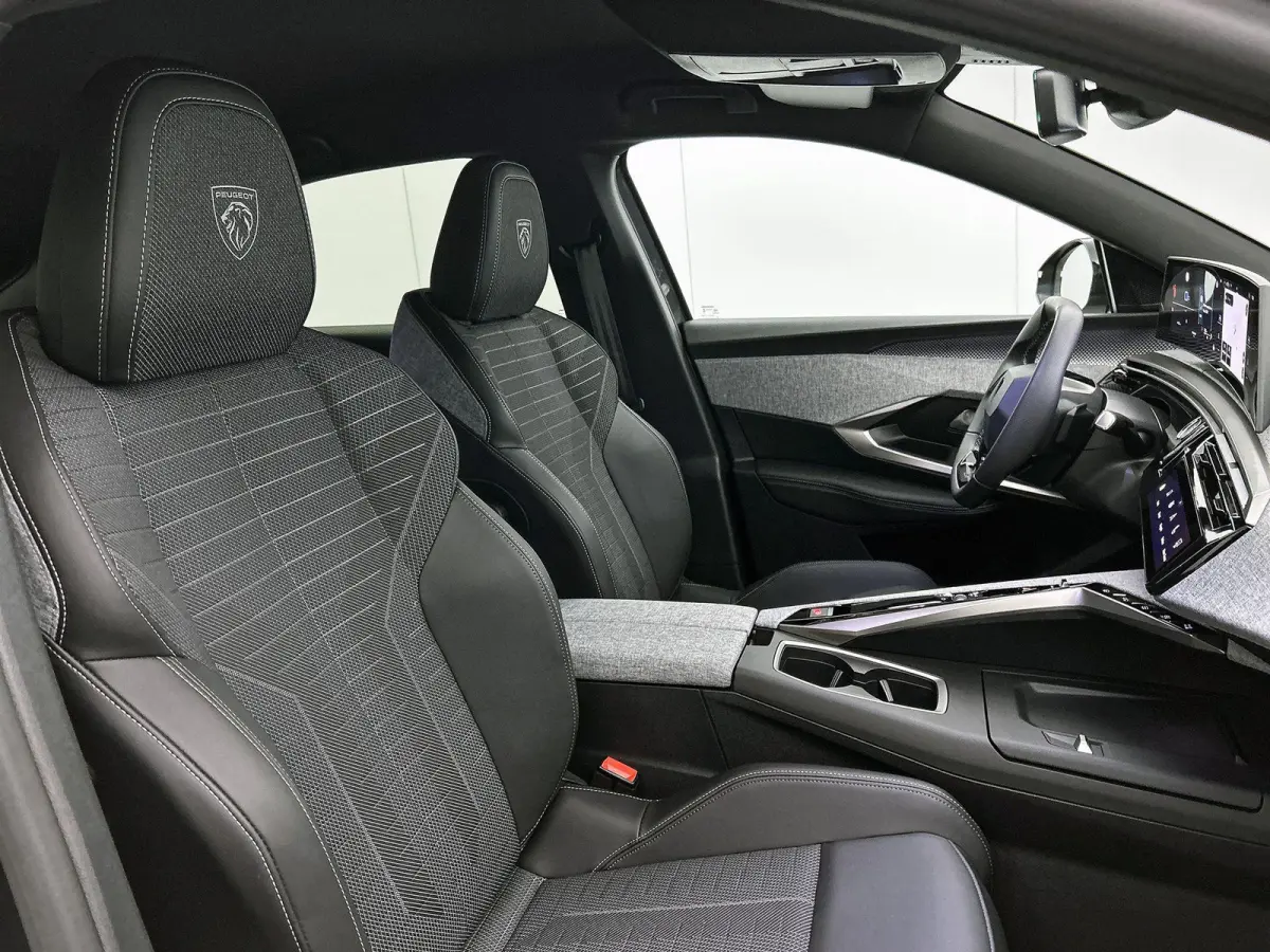 1.2 Hybrid 145pk GT Automaat | 3-Fase | Elektrische Achterklep | Adaptieve Cruise Control | Navigatie | 19"LMV | Matrix-LED | Dodehoekdetectie | Stoelverwarming |