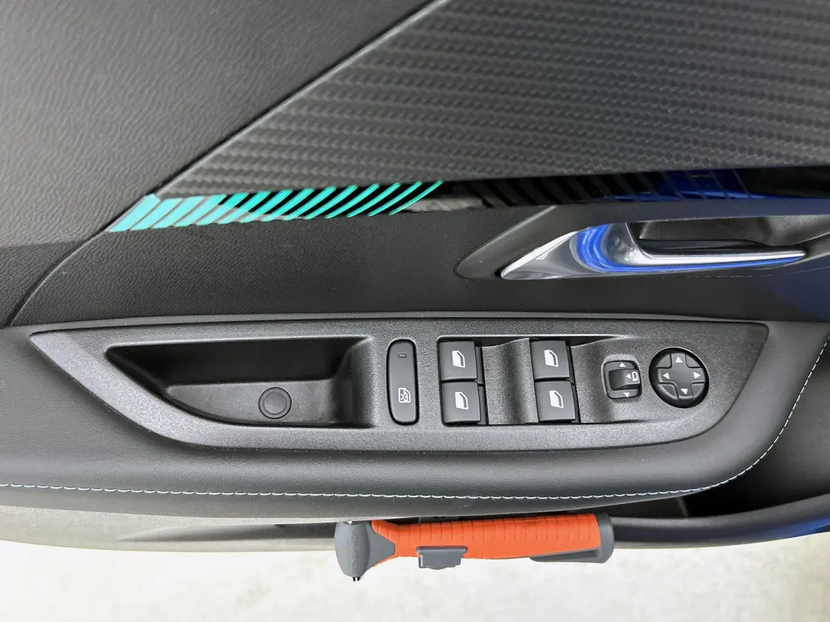 136pk EV Allure Pack 50 kWh Automaat | Achteruitrijcamera | Climate Control | Cruise Control | Parkeersensoren | Stoelverwarming | Stof/kunstleder | Keyless | Apple Carplay / Android Auto | 