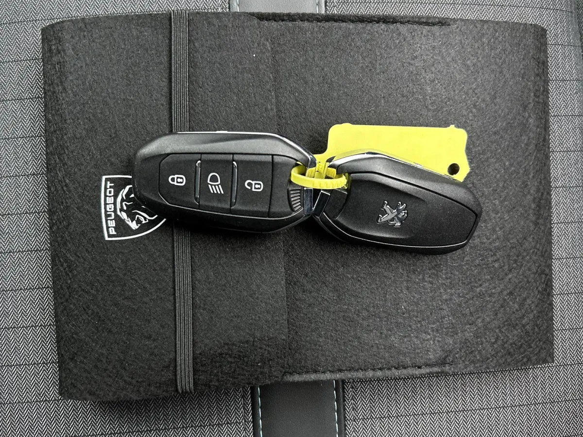 136pk EV Allure Pack 50 kWh Automaat | Achteruitrijcamera | Climate Control | Cruise Control | Parkeersensoren | Stoelverwarming | Stof/kunstleder | Keyless | Apple Carplay / Android Auto | 