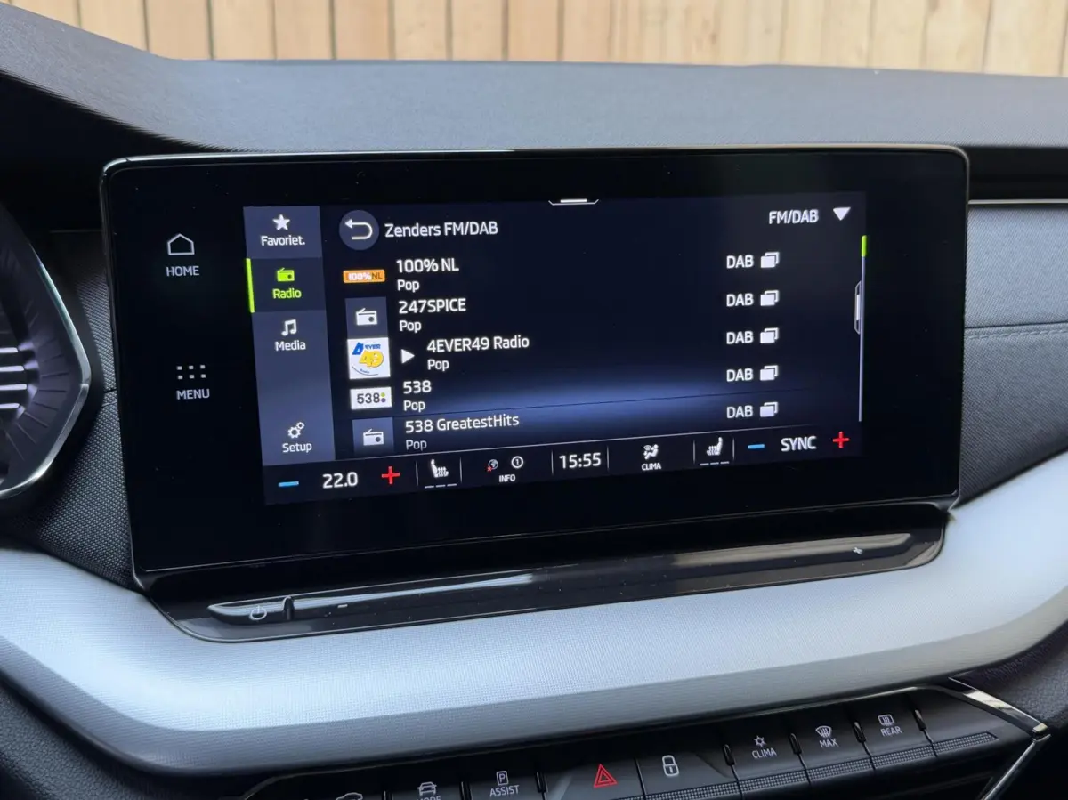 1.0 TSI Business Edition Plus Apple CarPlay/Android Auto | Cruise & climate control | Dode hoek detectie | LED koplampen | Navigatiesysteem | Stoel en stuurwielverwarming | Parkeersensoren v