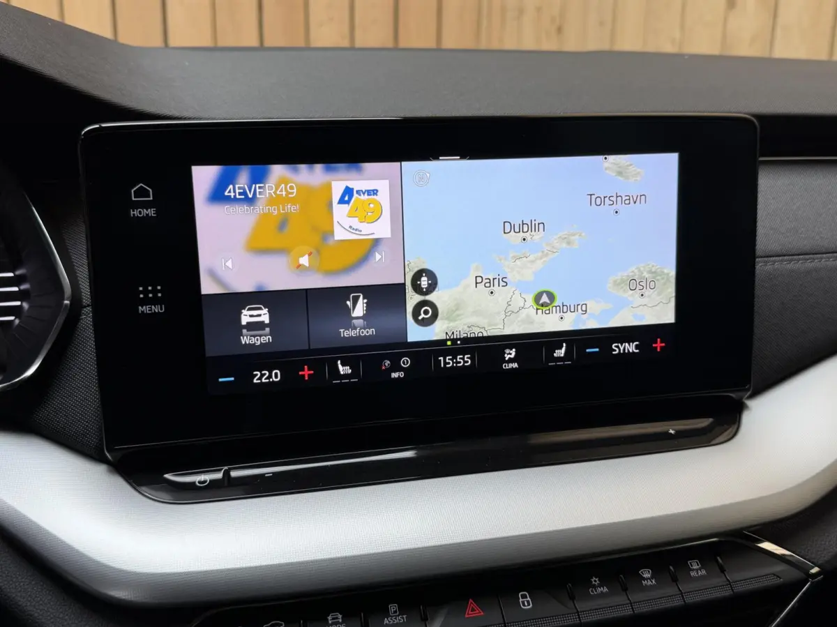 1.0 TSI Business Edition Plus Apple CarPlay/Android Auto | Cruise & climate control | Dode hoek detectie | LED koplampen | Navigatiesysteem | Stoel en stuurwielverwarming | Parkeersensoren v