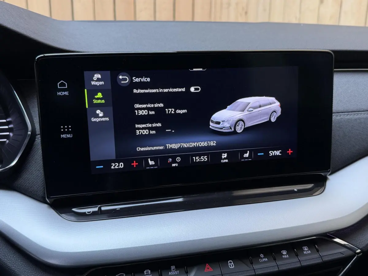 1.0 TSI Business Edition Plus Apple CarPlay/Android Auto | Cruise & climate control | Dode hoek detectie | LED koplampen | Navigatiesysteem | Stoel en stuurwielverwarming | Parkeersensoren v