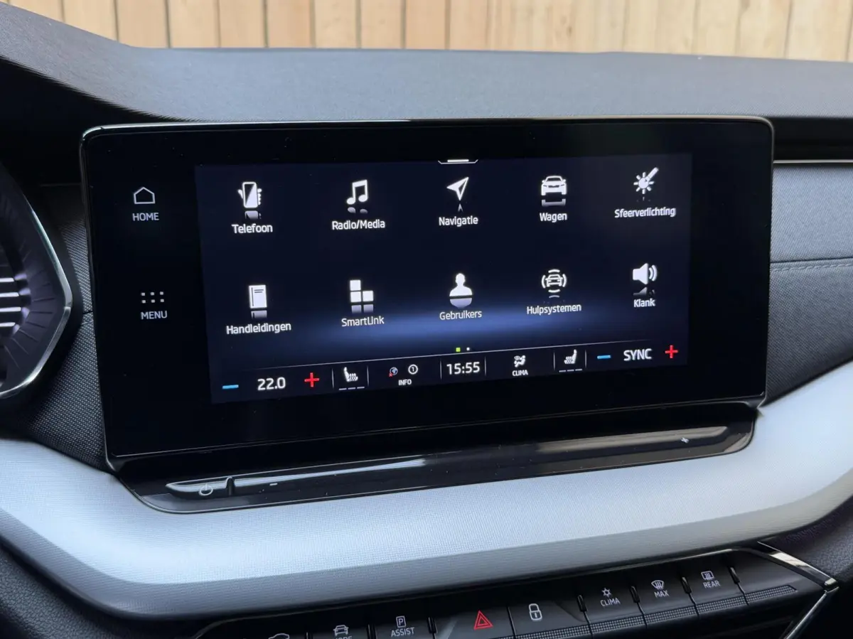 1.0 TSI Business Edition Plus Apple CarPlay/Android Auto | Cruise & climate control | Dode hoek detectie | LED koplampen | Navigatiesysteem | Stoel en stuurwielverwarming | Parkeersensoren v