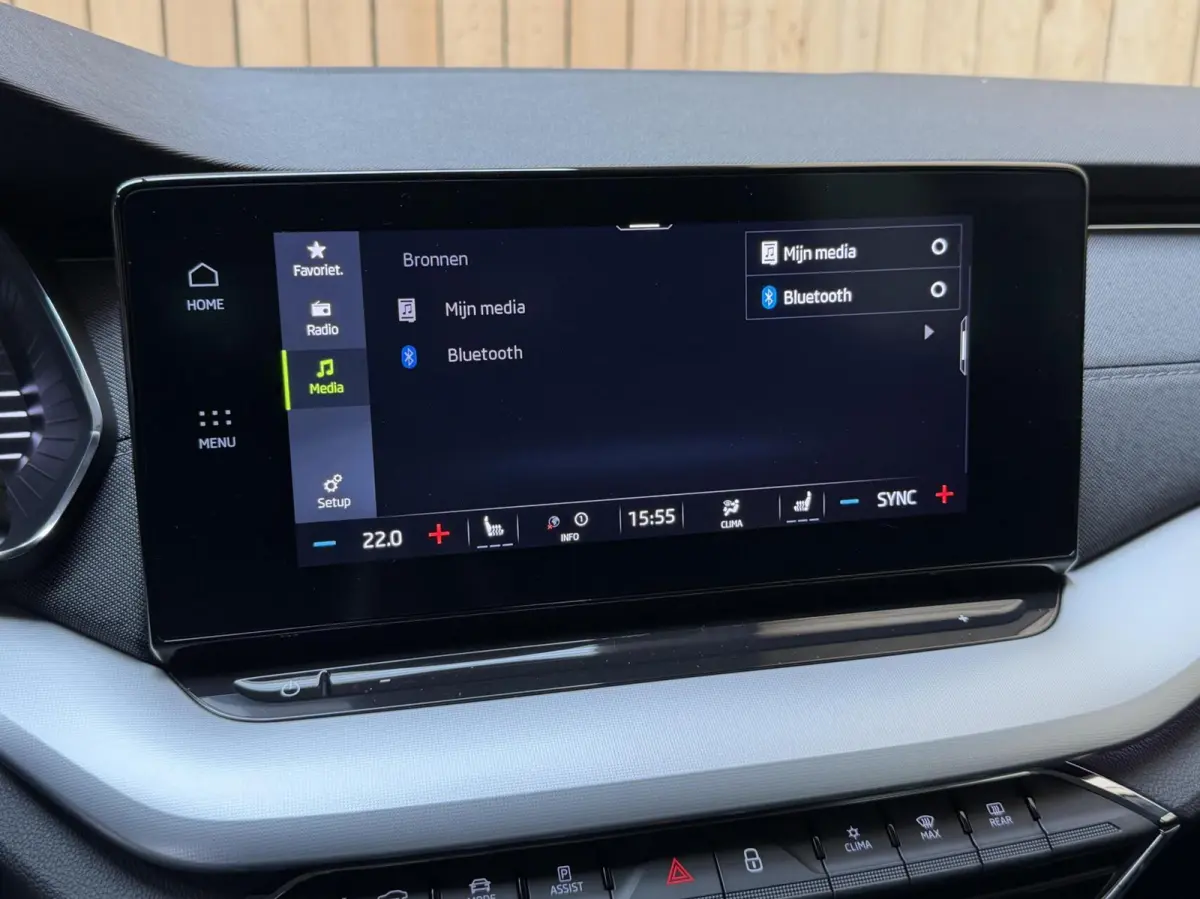 1.0 TSI Business Edition Plus Apple CarPlay/Android Auto | Cruise & climate control | Dode hoek detectie | LED koplampen | Navigatiesysteem | Stoel en stuurwielverwarming | Parkeersensoren v