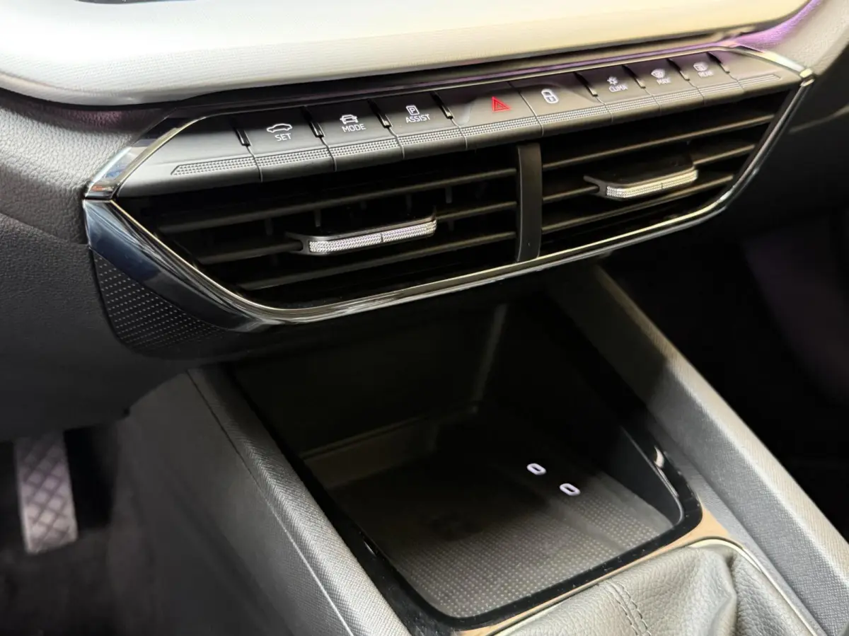 1.0 TSI Business Edition Plus Apple CarPlay/Android Auto | Cruise & climate control | Dode hoek detectie | LED koplampen | Navigatiesysteem | Stoel en stuurwielverwarming | Parkeersensoren v