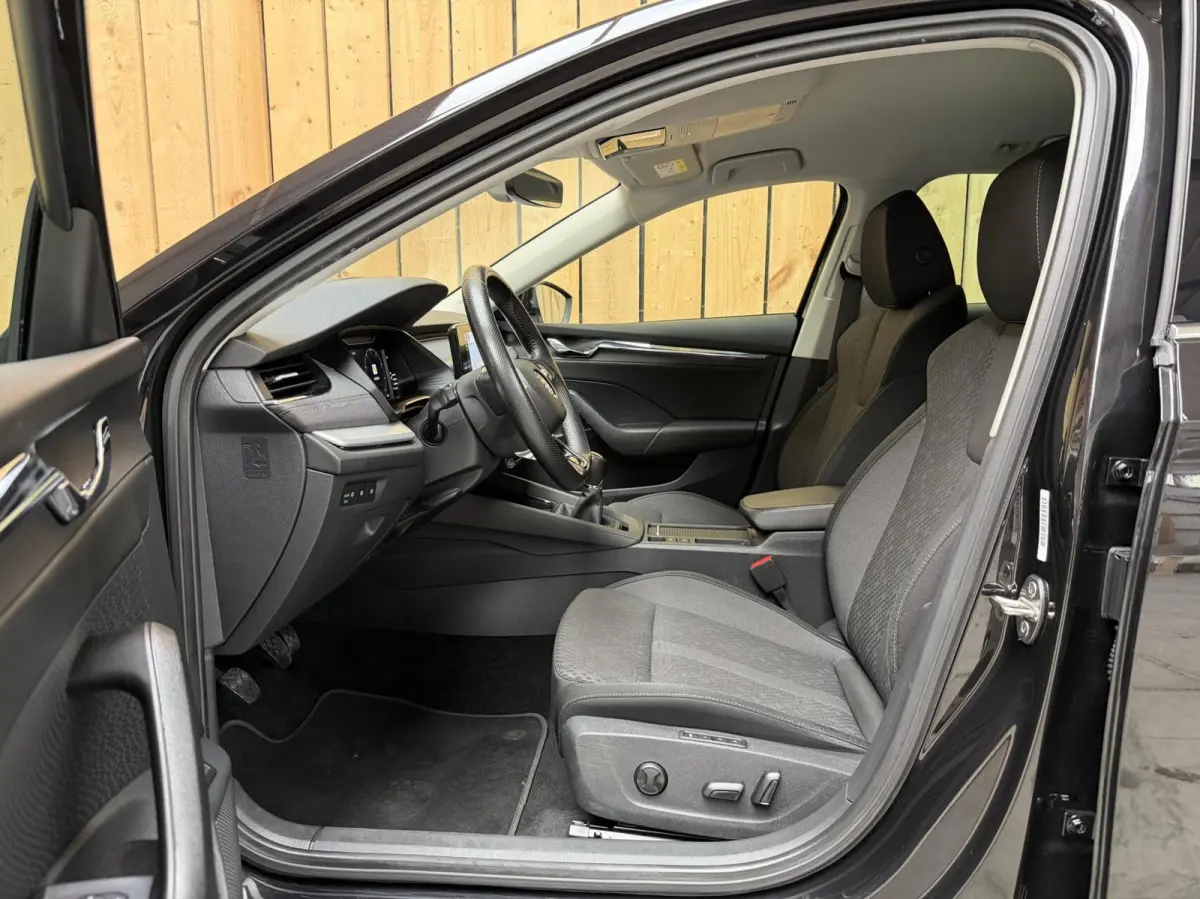 1.0 TSI Business Edition Plus Apple CarPlay/Android Auto | Cruise & climate control | Dode hoek detectie | LED koplampen | Navigatiesysteem | Stoel en stuurwielverwarming | Parkeersensoren v