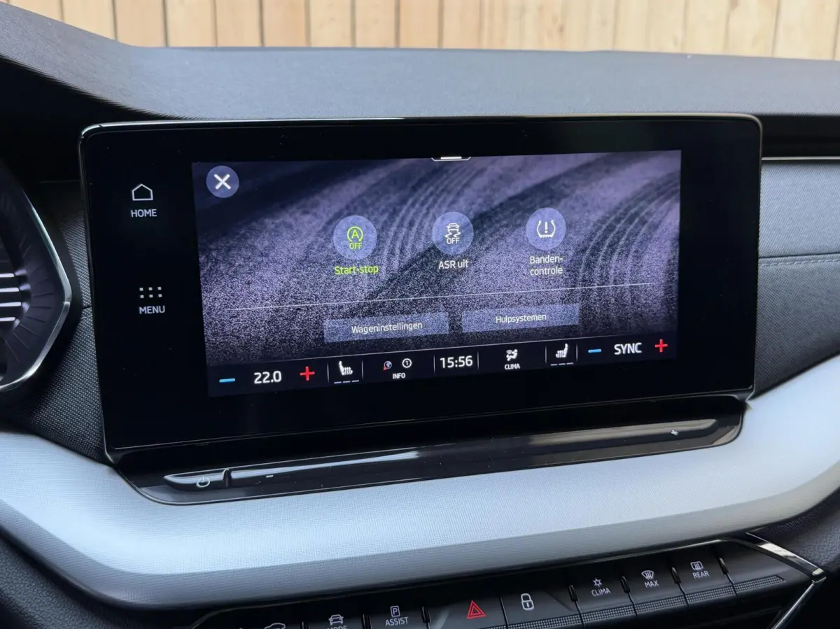 1.0 TSI Business Edition Plus Apple CarPlay/Android Auto | Cruise & climate control | Dode hoek detectie | LED koplampen | Navigatiesysteem | Stoel en stuurwielverwarming | Parkeersensoren v