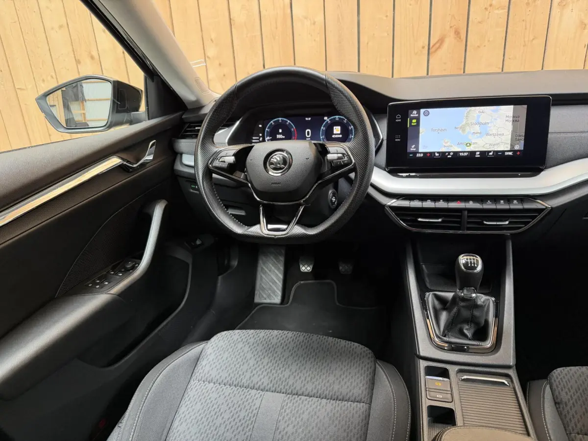 1.0 TSI Business Edition Plus Apple CarPlay/Android Auto | Cruise & climate control | Dode hoek detectie | LED koplampen | Navigatiesysteem | Stoel en stuurwielverwarming | Parkeersensoren v