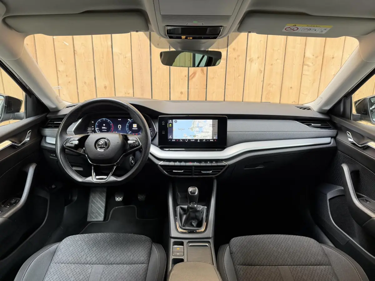 1.0 TSI Business Edition Plus Apple CarPlay/Android Auto | Cruise & climate control | Dode hoek detectie | LED koplampen | Navigatiesysteem | Stoel en stuurwielverwarming | Parkeersensoren v