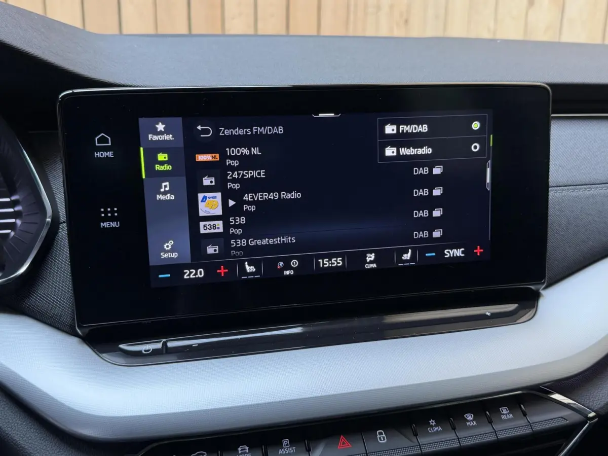1.0 TSI Business Edition Plus Apple CarPlay/Android Auto | Cruise & climate control | Dode hoek detectie | LED koplampen | Navigatiesysteem | Stoel en stuurwielverwarming | Parkeersensoren v