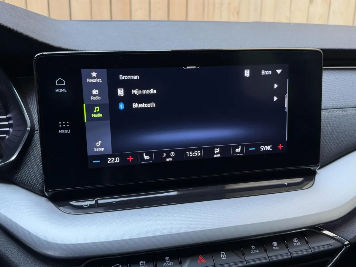 1.0 TSI Business Edition Plus Apple CarPlay/Android Auto | Cruise & climate control | Dode hoek detectie | LED koplampen | Navigatiesysteem | Stoel en stuurwielverwarming | Parkeersensoren v