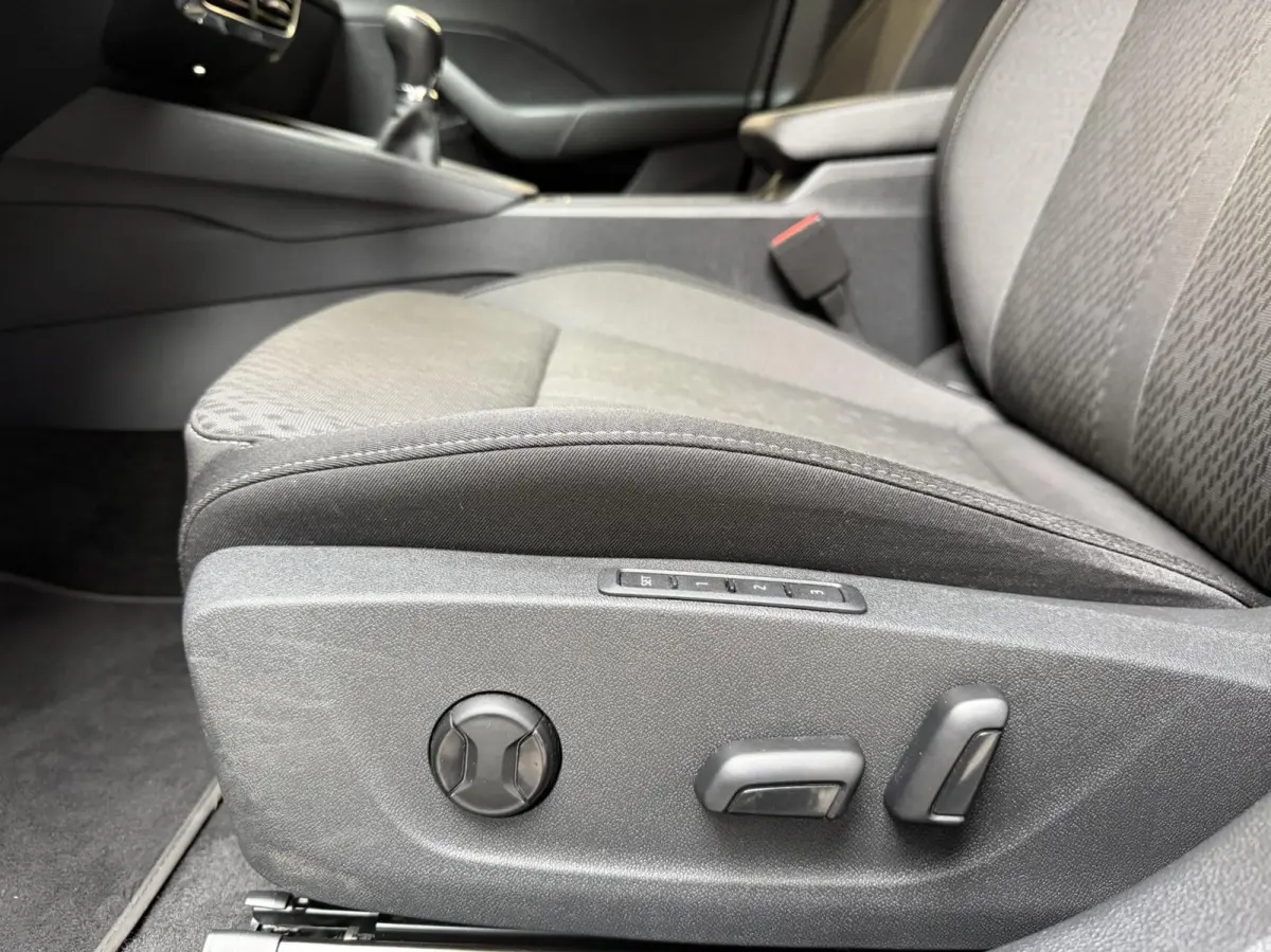 1.0 TSI Business Edition Plus Apple CarPlay/Android Auto | Cruise & climate control | Dode hoek detectie | LED koplampen | Navigatiesysteem | Stoel en stuurwielverwarming | Parkeersensoren v