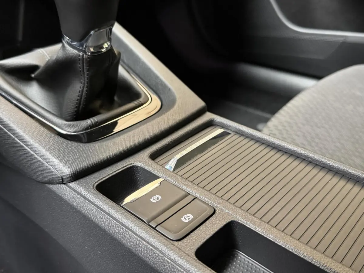 1.0 TSI Business Edition Plus Apple CarPlay/Android Auto | Cruise & climate control | Dode hoek detectie | LED koplampen | Navigatiesysteem | Stoel en stuurwielverwarming | Parkeersensoren v