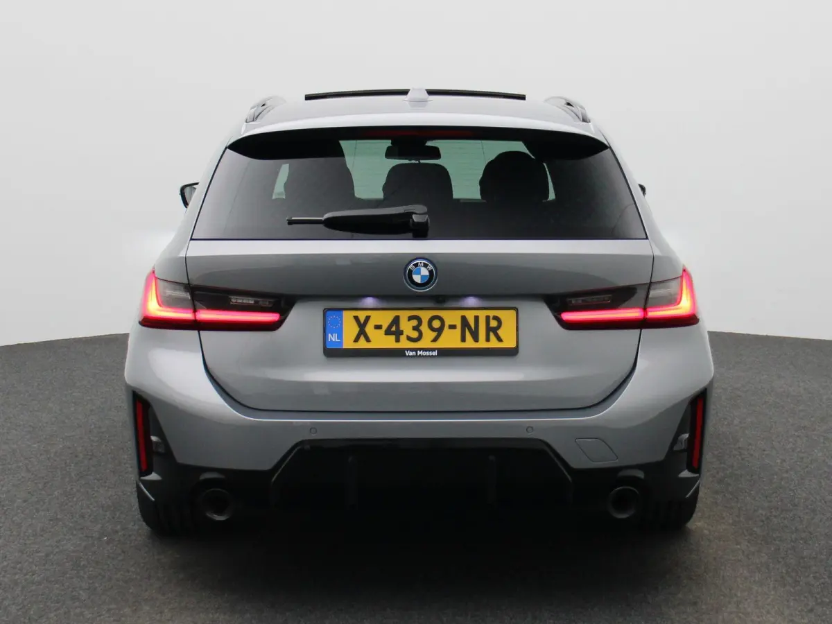 320e | WORDT VERWACHT | M SPORTPAKKET | PANORAMADAK | HARMAN KARDON | STUUR- EN STOELVERWARMING | ACHTERUITRIJCAMERA |