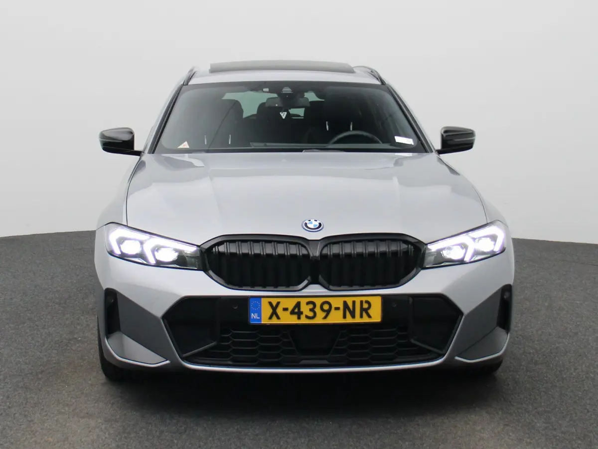 320e | WORDT VERWACHT | M SPORTPAKKET | PANORAMADAK | HARMAN KARDON | STUUR- EN STOELVERWARMING | ACHTERUITRIJCAMERA |