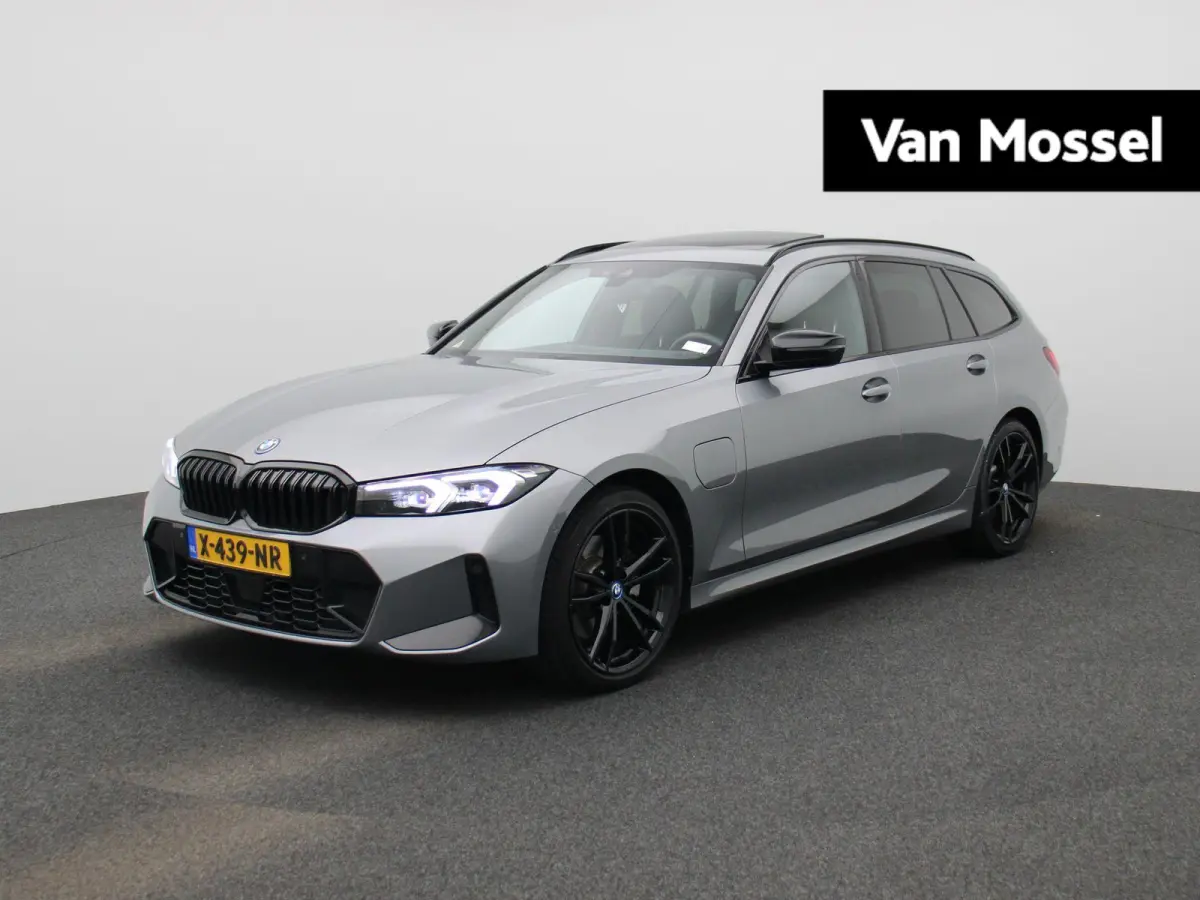 320e | M SPORTPAKKET | PANORAMADAK | HARMAN KARDON | STUUR- EN STOELVERWARMING | ACHTERUITRIJCAMERA |