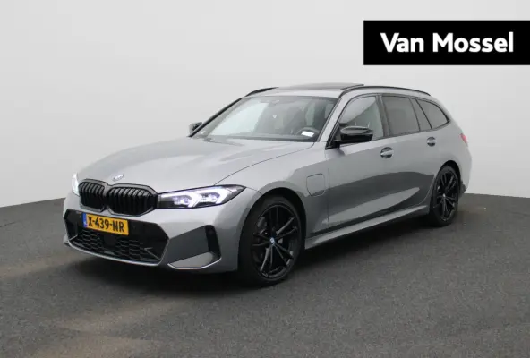 320e | M SPORTPAKKET | PANORAMADAK | HARMAN KARDON | STUUR- EN STOELVERWARMING | ACHTERUITRIJCAMERA |