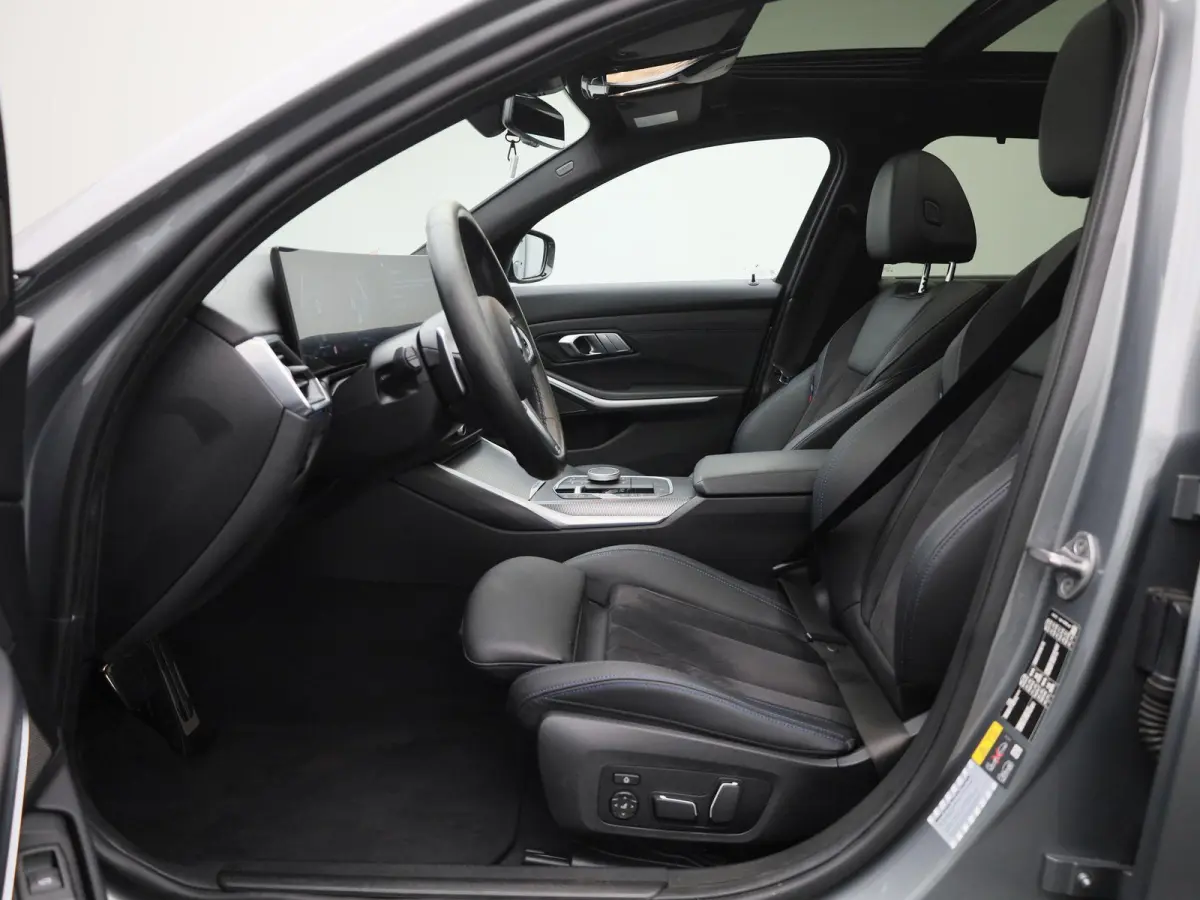 320e | WORDT VERWACHT | M SPORTPAKKET | PANORAMADAK | HARMAN KARDON | STUUR- EN STOELVERWARMING | ACHTERUITRIJCAMERA |