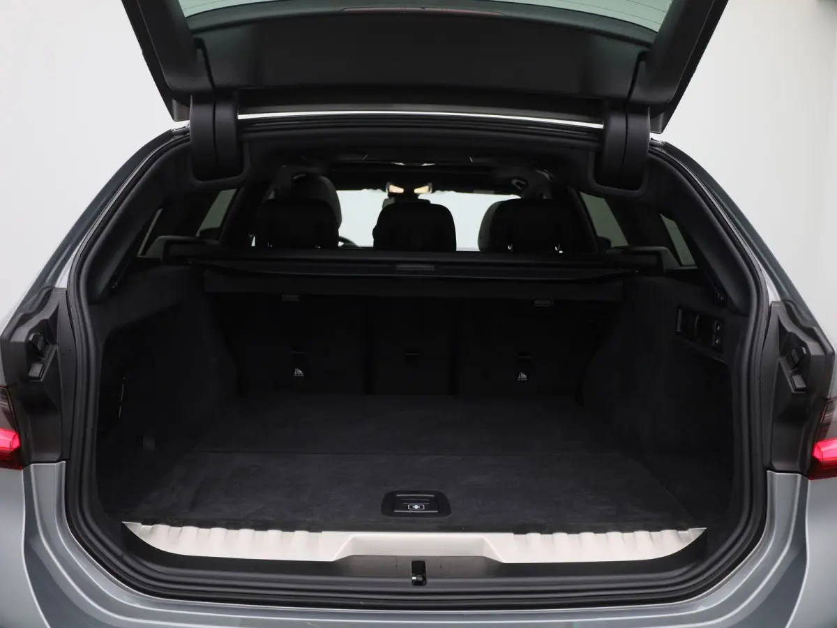 320e | WORDT VERWACHT | M SPORTPAKKET | PANORAMADAK | HARMAN KARDON | STUUR- EN STOELVERWARMING | ACHTERUITRIJCAMERA |