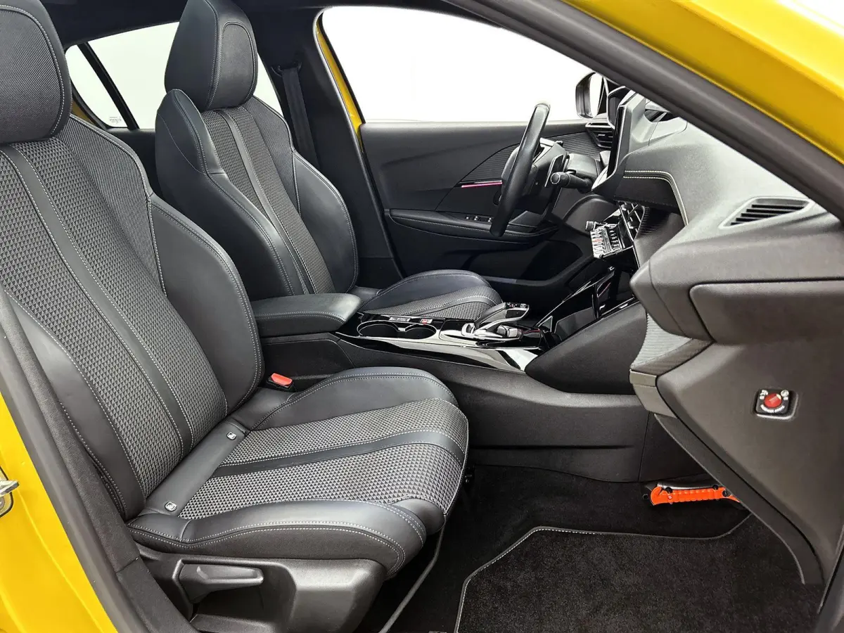 1.2 130pk GT-Line Automaat | Glazendak | Navigatie | Adaptieve Cruise Control | Climate Control | Achteruitrijcamera | 17"LMV | LED | Apple Carplay/Android Auto |