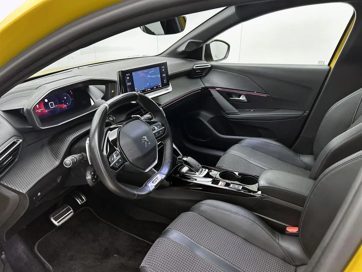 1.2 130pk GT-Line Automaat | Glazendak | Navigatie | Adaptieve Cruise Control | Climate Control | Achteruitrijcamera | 17"LMV | LED | Apple Carplay/Android Auto |