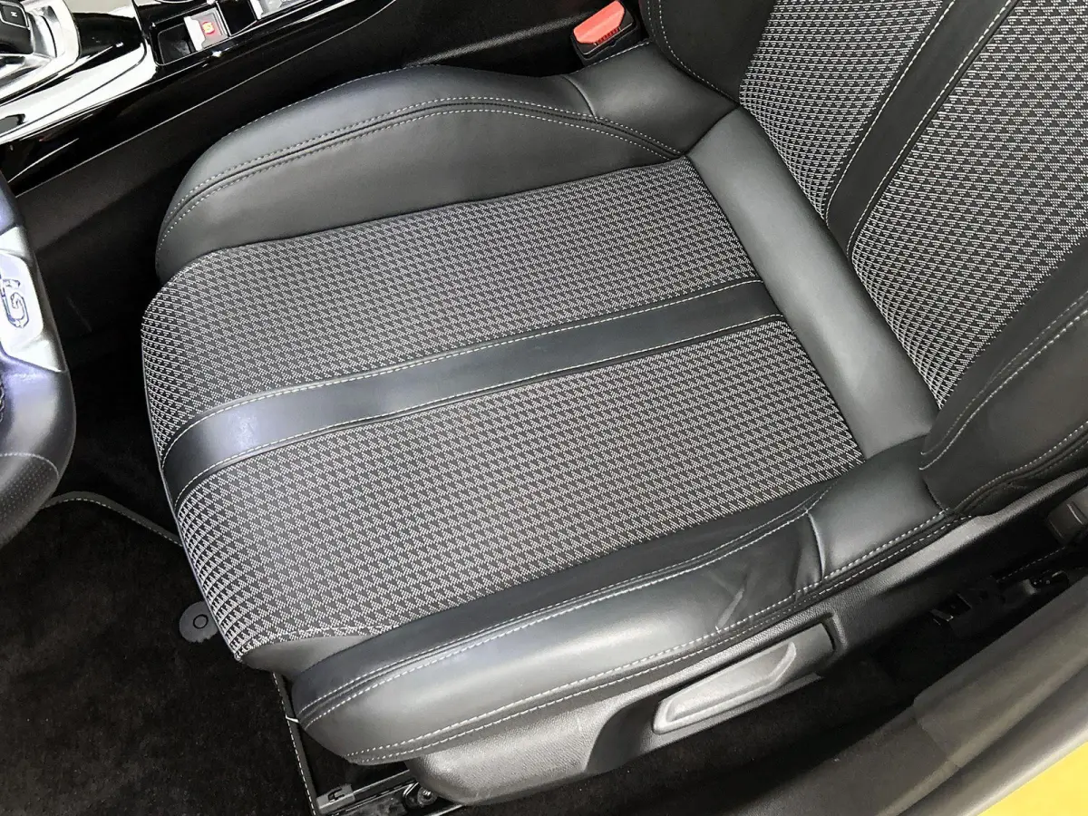 1.2 130pk GT-Line Automaat | Glazendak | Navigatie | Adaptieve Cruise Control | Climate Control | Achteruitrijcamera | 17"LMV | LED | Apple Carplay/Android Auto |