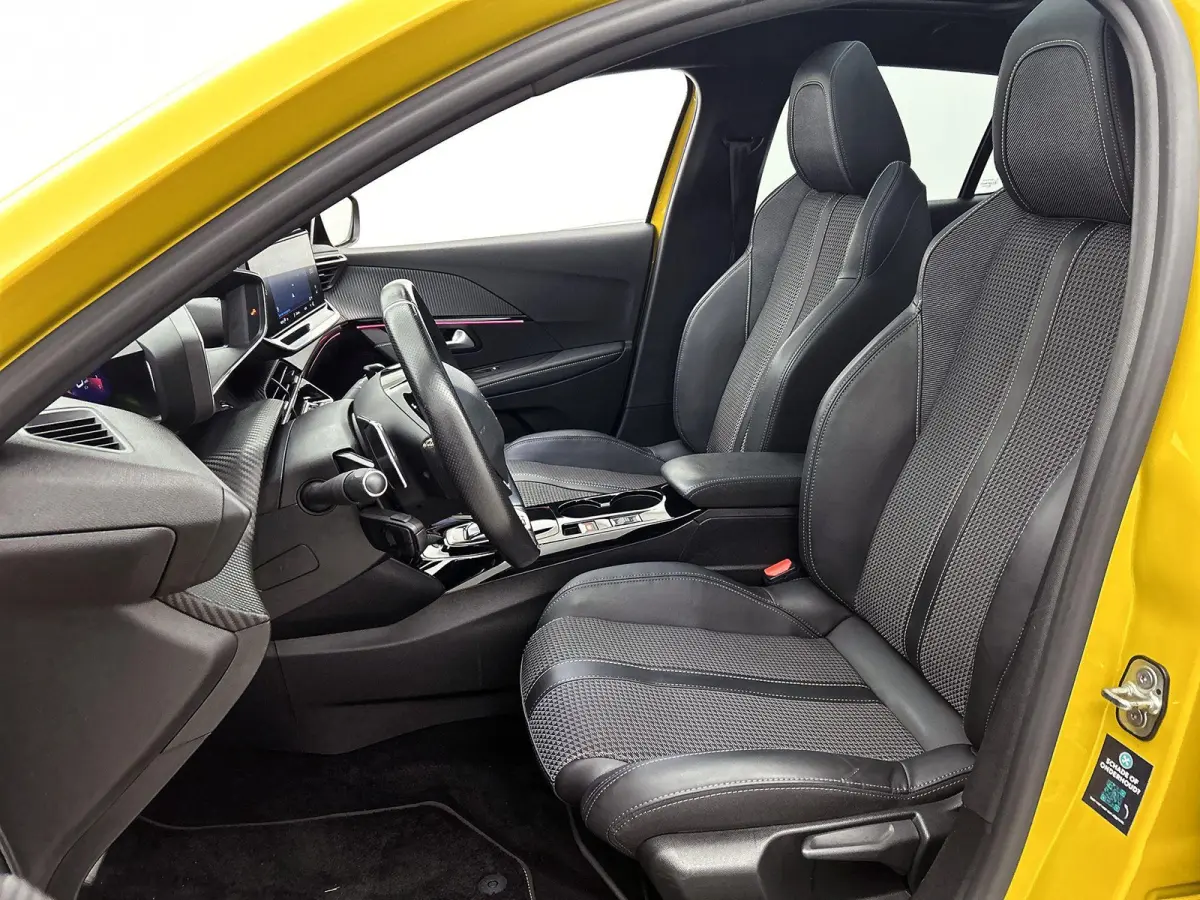 1.2 130pk GT-Line Automaat | Glazendak | Navigatie | Adaptieve Cruise Control | Climate Control | Achteruitrijcamera | 17"LMV | LED | Apple Carplay/Android Auto |