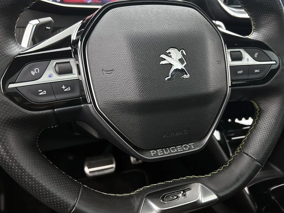 1.2 130pk GT-Line Automaat | Glazendak | Navigatie | Adaptieve Cruise Control | Climate Control | Achteruitrijcamera | 17"LMV | LED | Apple Carplay/Android Auto |