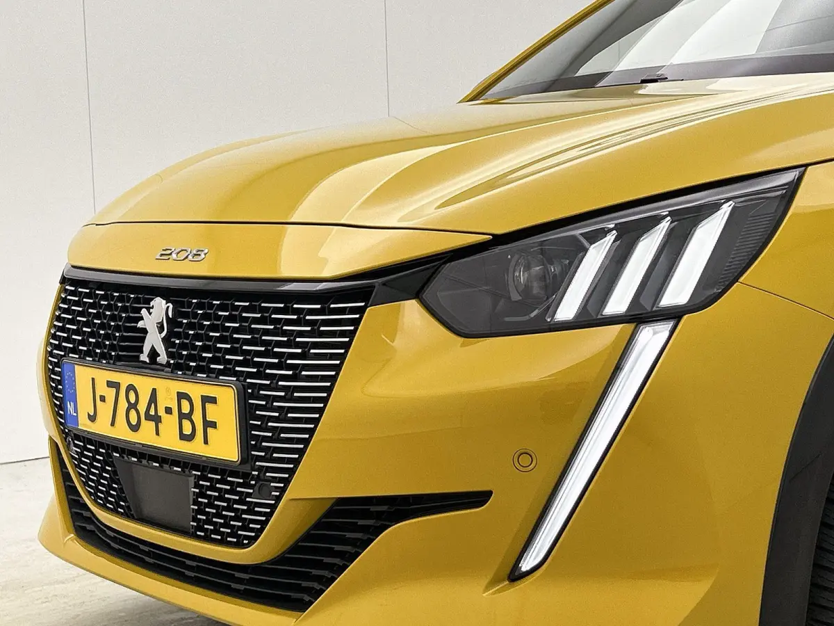 1.2 130pk GT-Line Automaat | Glazendak | Navigatie | Adaptieve Cruise Control | Climate Control | Achteruitrijcamera | 17"LMV | LED | Apple Carplay/Android Auto |