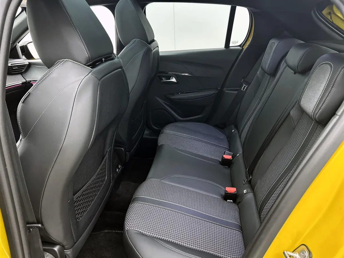 1.2 130pk GT-Line Automaat | Glazendak | Navigatie | Adaptieve Cruise Control | Climate Control | Achteruitrijcamera | 17"LMV | LED | Apple Carplay/Android Auto |
