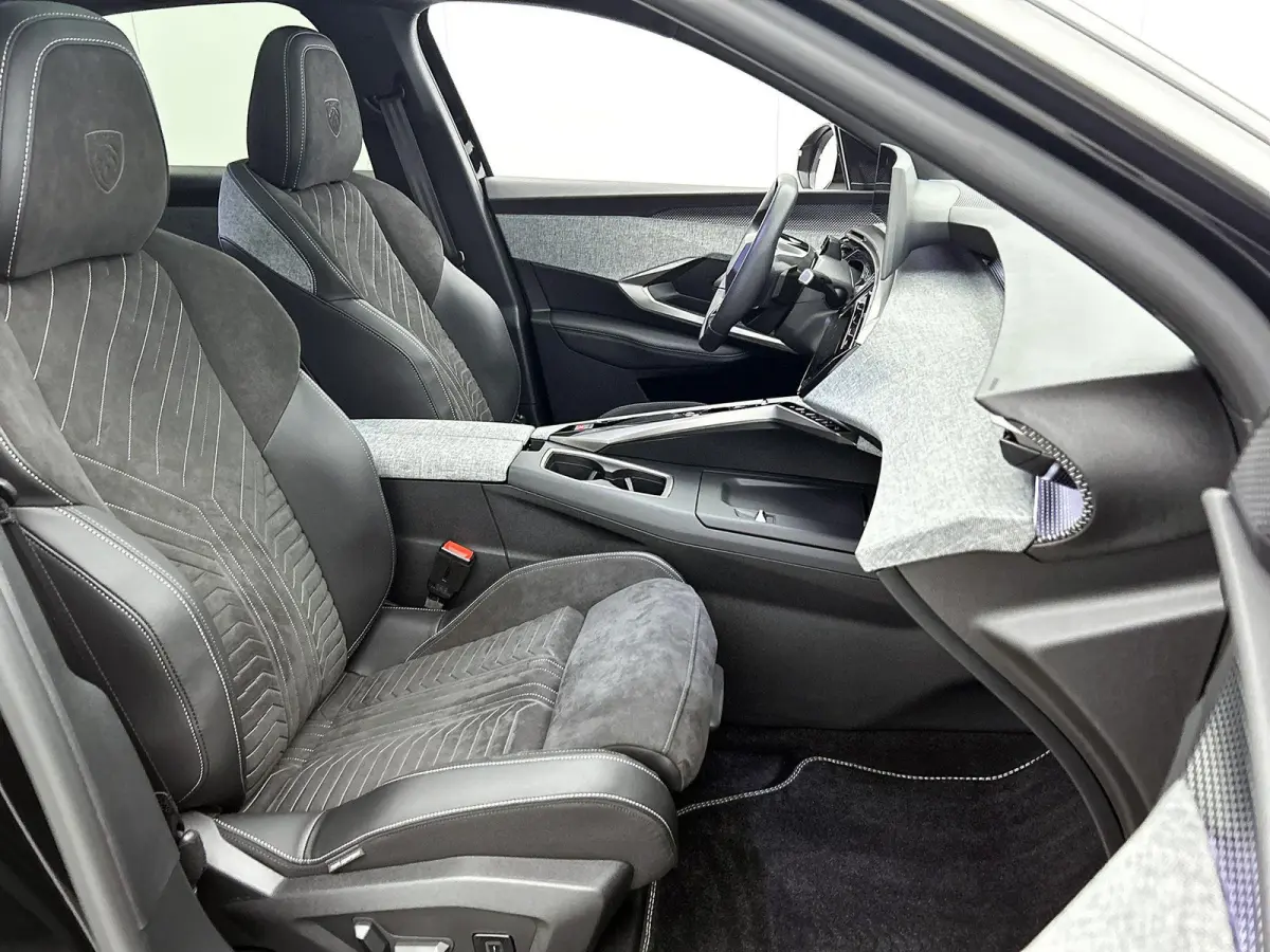 GT Avantage 210pk 73 kWh Automaat | Tot 8 Jaar Garantie | Schuif-/kanteldak | Elektrisch Verstelb. Bestuurdersstoel | Focal-Geluidssysteem | Drive Assist Plus Pack | 3 Fase | Warmtepomp | El
