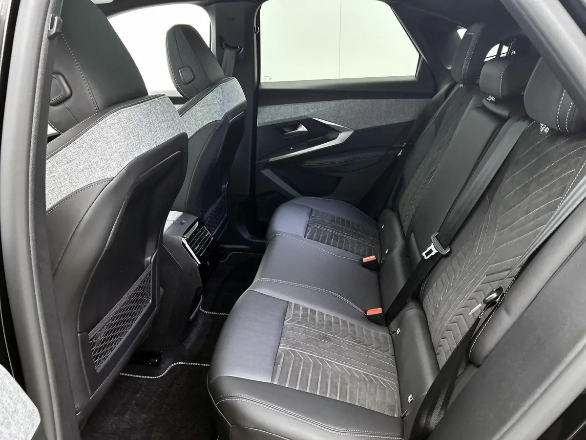 GT Avantage 210pk 73 kWh Automaat | Tot 8 Jaar Garantie | Schuif-/kanteldak | Elektrisch Verstelb. Bestuurdersstoel | Focal-Geluidssysteem | Drive Assist Plus Pack | 3 Fase | Warmtepomp | El