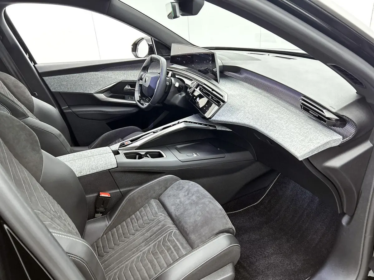 GT Avantage 210pk 73 kWh Automaat | Tot 8 Jaar Garantie | Schuif-/kanteldak | Elektrisch Verstelb. Bestuurdersstoel | Focal-Geluidssysteem | Drive Assist Plus Pack | 3 Fase | Warmtepomp | El